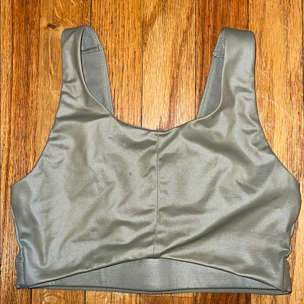 VICTORIA SPORTS BRA NWT - Picture 1 of 3
